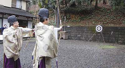 菅と長尾で伝統の的祭