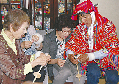 ペルーの糸紡ぎで交流