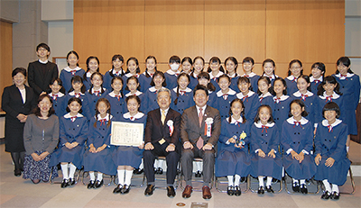 カリタス小6年3組 ゲル作り、エコ大賞に 多摩区から3団体が入賞