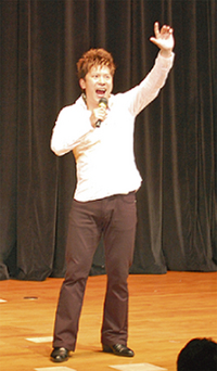 友石竜也さん