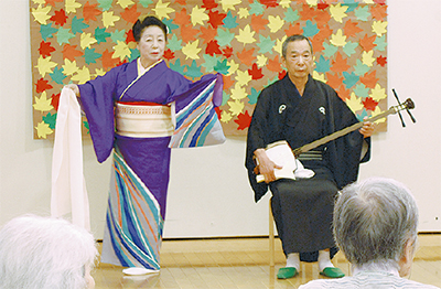 日本舞踊で長寿祝う