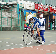 競技用でバンクを走ろう