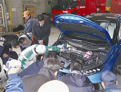 燃料電池車の事故対応学ぶ