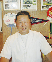 板前をしながら外部コーチとして 野球部を支える二神さん