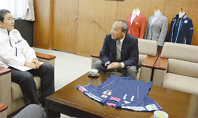 現日本代表室屋選手の着用ユニホーム 現日本代表室屋選手の着用ユニホーム