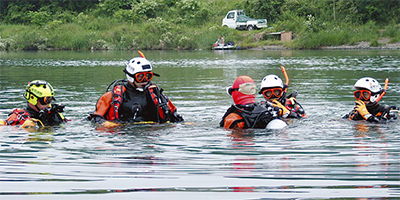 相模川で水難救助訓練