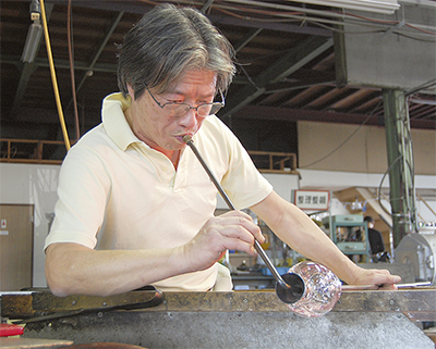 山口浩二さん(ひばりが丘） ガラスに命吹き込む 10日（日）から