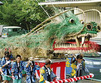大きな龍が練り歩いた