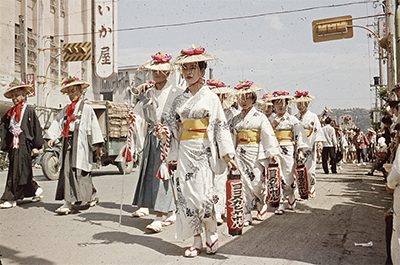 カラー写真で50年代の横須賀 市博物館で特別展示 | 横須賀・三浦