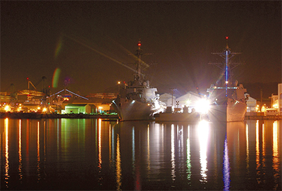 キラキラの軍港夜景