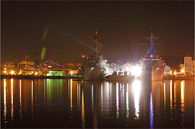 歌で飾る軍港夜景