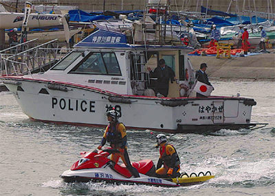 江の島で水難救助訓練