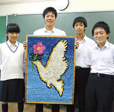 １万羽の折り鶴で絵画
