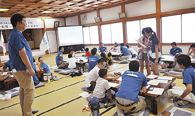 児童が日本の美徳学ぶ