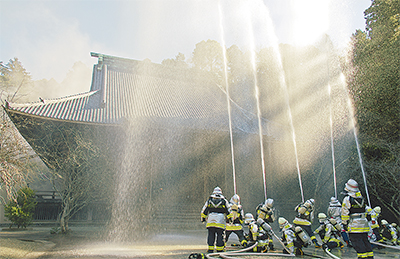 妙本寺で消防総合訓練
