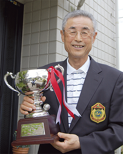 浜之郷在住の佐野勝勇さん我慢のゴルフで連覇