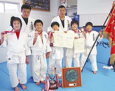 小川道場 自信を勢いに 全国初制覇 少年柔道大会を勝ち抜く | 茅ヶ崎