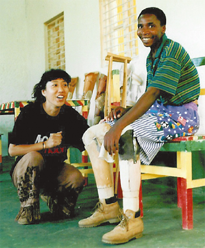 茅ヶ崎市出身ルダシングワ真美さん 「ルワンダに義足届けたい」 ネット