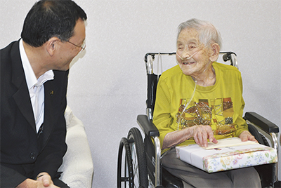 市内最高齢113歳石黒さんを訪問