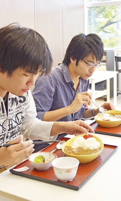 学生に１００円朝食