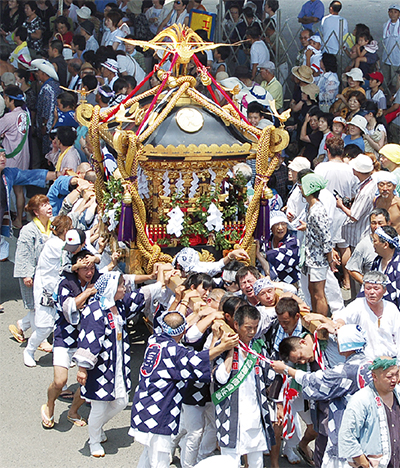 勇壮に神輿渡御 大磯で御船祭 | 大磯・二宮・中井 | タウンニュース