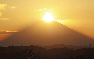 富士山頂に輝け
