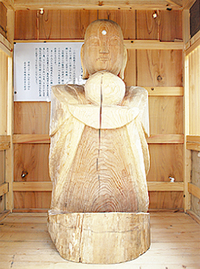 駅前を見守る