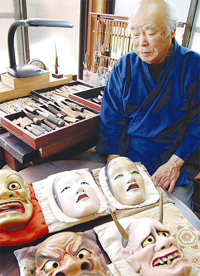 数百年の時間も再現 町立美術館で 田中開さんの能面展 | 箱根・湯河原