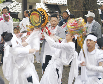五郎神社で鹿島踊りも