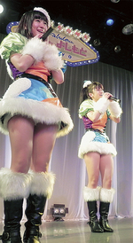 ライブに出演中の２人