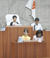 模擬議会で議員を体験