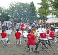 音楽に花火に大盛り上がり