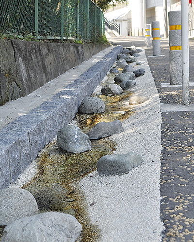 曾屋神社北側に水路完成