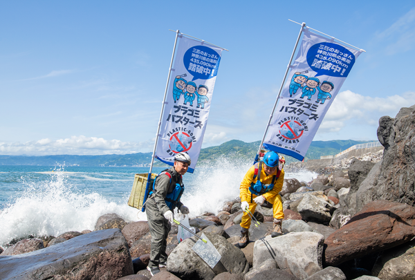 集めたごみの７割が岩場や磯場に集中していた