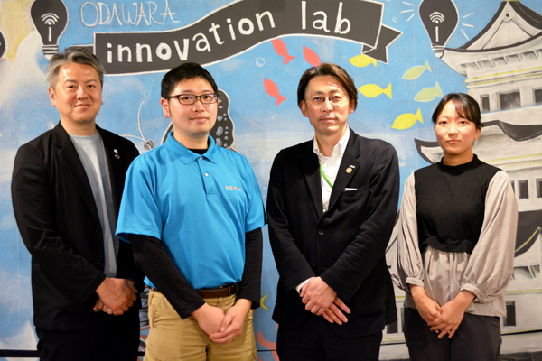 左からデコリアの小島社長、久保寺さん、明日葉の澤田部長、中村さん