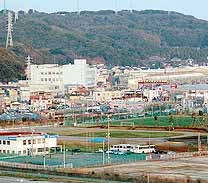 移転先の佐原2丁目。新校舎は総合グラウンドに併設する見込み。