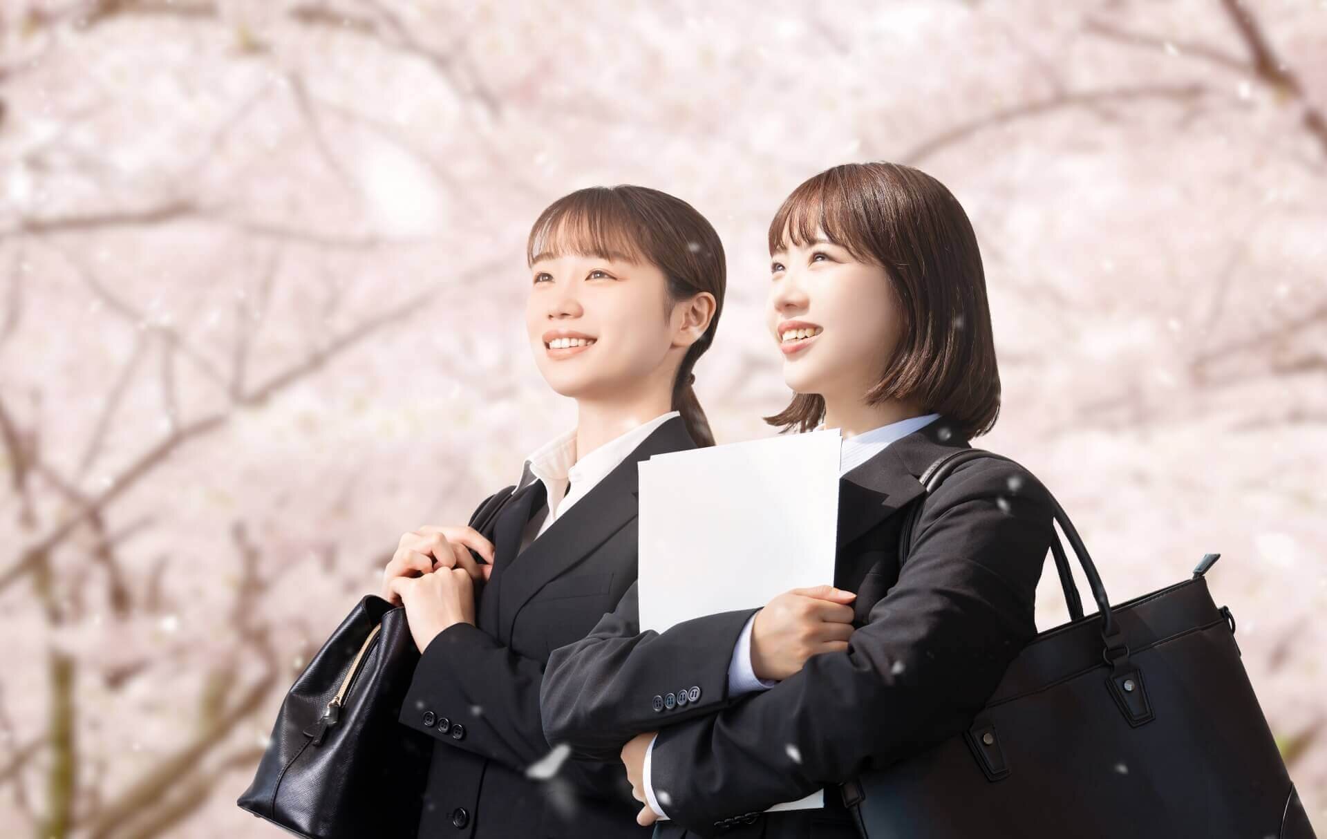 リクルートスーツの女性二人