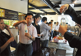 第一回「浅野酒店」による日本酒講座。きき酒大会や副杜氏から日本酒の製造工程などを学んだ