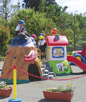 安全に配慮し、3歳以下の園児が遊べる「ちびっこ広場」