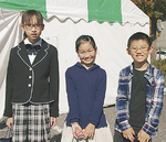 畠山さん（中央）と茅野さん（左）、伊藤君（右）