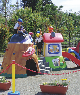 安全に配慮し、３歳以下の園児が遊べる「ちびっこ広場」