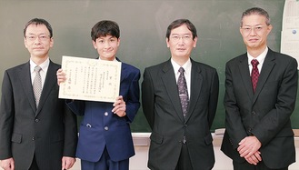 左から森脇署長、ヴァグレさん、平瀬会長、賀川慎太郎副署長