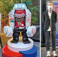 街角に｢詩人ロボット｣