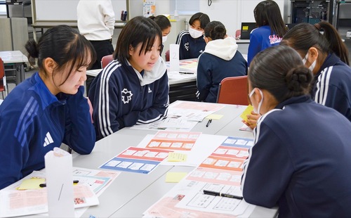 自身の経験を共有する参加者