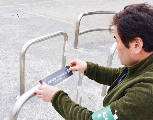 ステッカーを貼る委託事業者