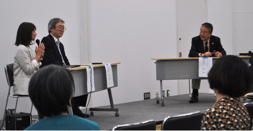 話が弾む「エキスパートサミット」