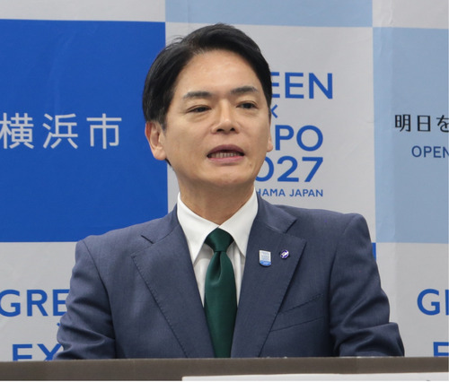 定例会見に臨む山中市長