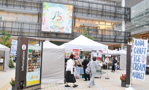 駅周辺にも多数の店舗が出店