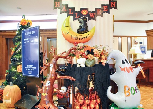 凝った館内の装飾