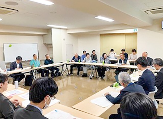 関係者が積極的に意見交換＝提供写真